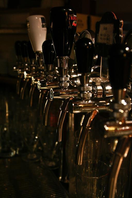 Academus Pub & Guest House Βρότσλαβ Εξωτερικό φωτογραφία