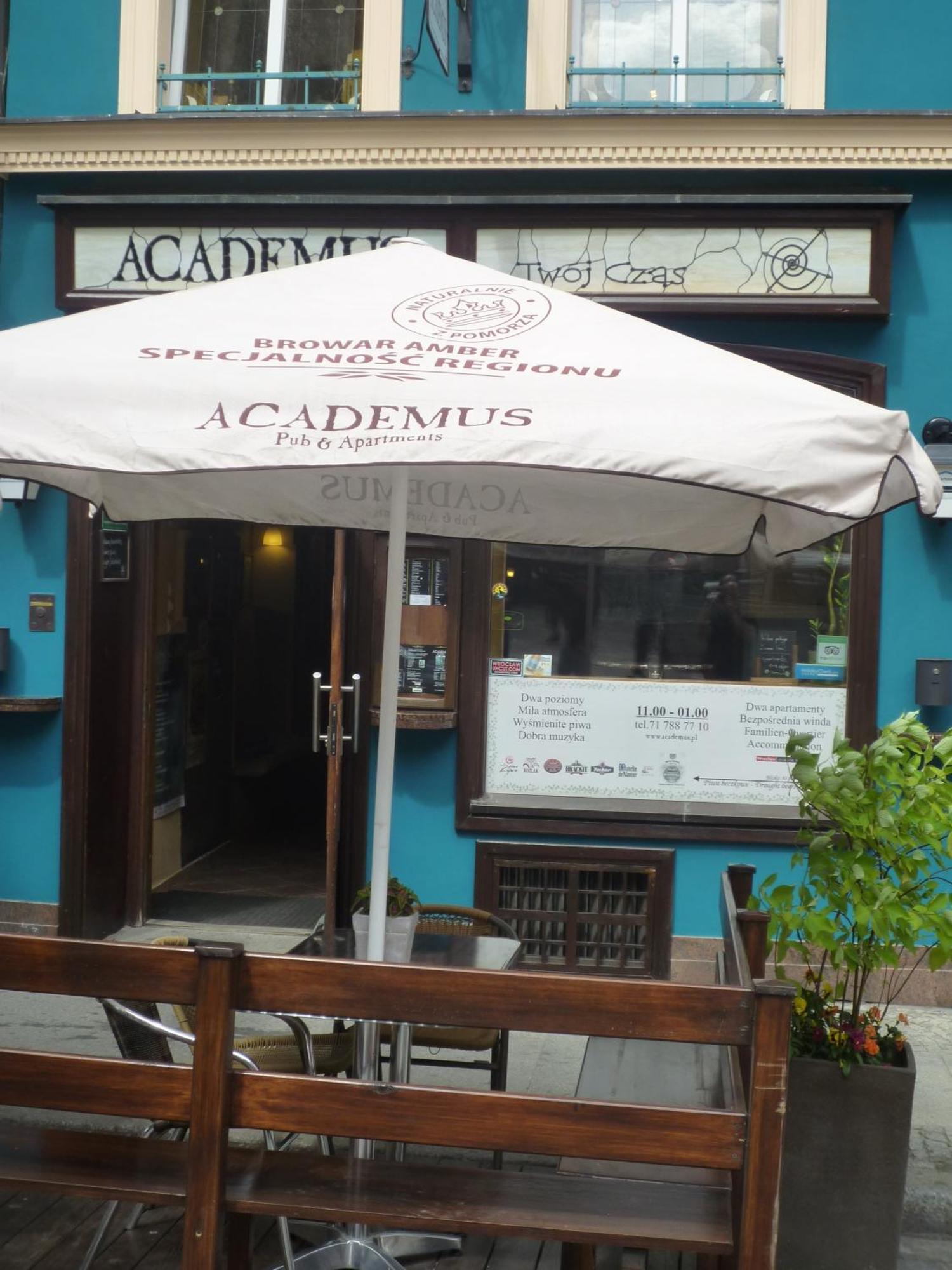 Academus Pub & Guest House Βρότσλαβ Εξωτερικό φωτογραφία