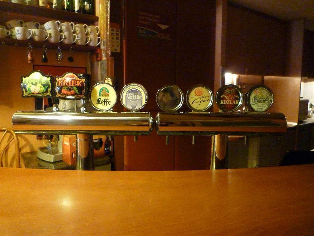 Academus Pub & Guest House Βρότσλαβ Εξωτερικό φωτογραφία