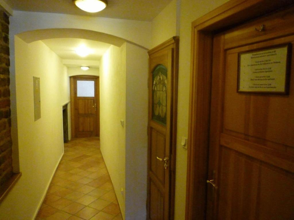 Academus Pub & Guest House Βρότσλαβ Δωμάτιο φωτογραφία